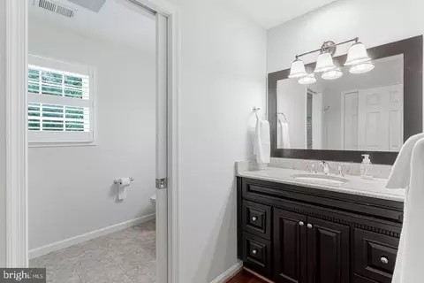 Bath - 6607 Tina Ln, Mclean, VA 22101 photo 7 of 8