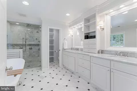 Bath - 6607 Tina Ln, Mclean, VA 22101 photo 3 of 8