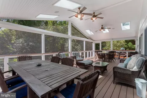 Exterior - 6607 Tina Ln, Mclean, VA 22101 photo 5 of 15