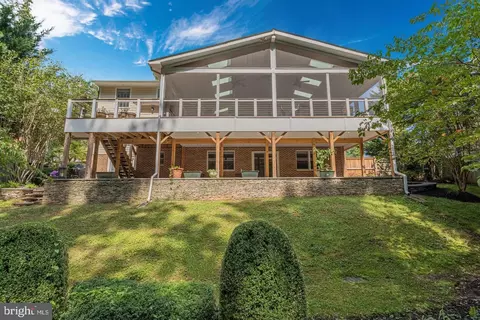 Exterior - 6607 Tina Ln, Mclean, VA 22101 photo 12 of 15