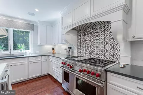 Kitchen - 6607 Tina Ln, Mclean, VA 22101 photo 4 of 5