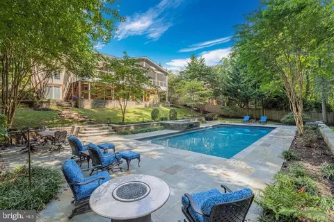 Exterior - 6607 Tina Ln, Mclean, VA 22101 photo 13 of 15