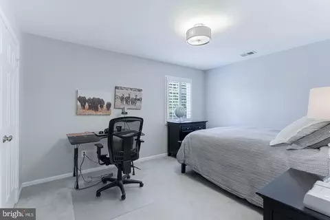 Bedroom - 6607 Tina Ln, Mclean, VA 22101 photo 4 of 4