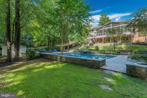 Exterior - 6607 Tina Ln, Mclean, VA 22101 photo 4 of 15