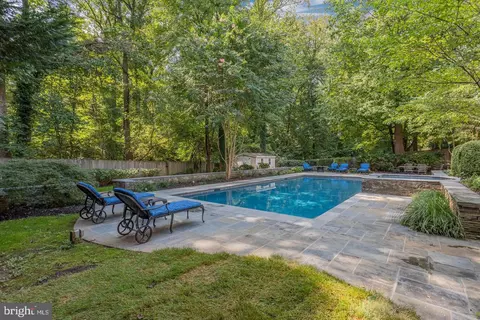 Exterior - 6607 Tina Ln, Mclean, VA 22101 photo 10 of 15
