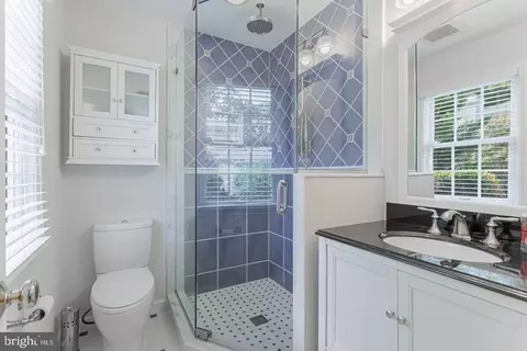 Bath - 6607 Tina Ln, Mclean, VA 22101 photo 2 of 8