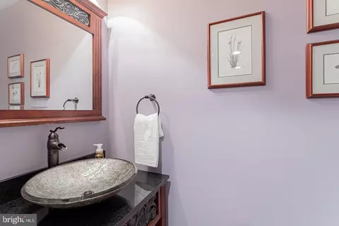 Bath - 6607 Tina Ln, Mclean, VA 22101 photo 1 of 8