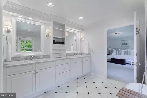 Bath - 6607 Tina Ln, Mclean, VA 22101 photo 5 of 8