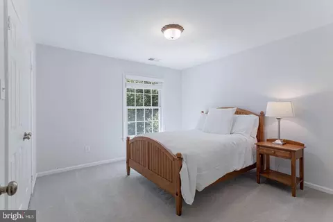 Bedroom - 6607 Tina Ln, Mclean, VA 22101 photo 3 of 4
