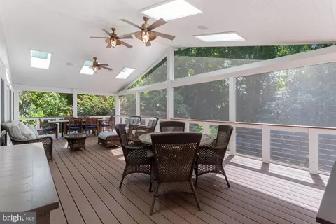 Exterior - 6607 Tina Ln, Mclean, VA 22101 photo 6 of 15