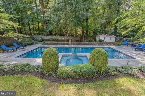 Exterior - 6607 Tina Ln, Mclean, VA 22101 photo 3 of 15