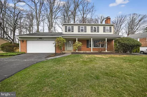 8624 Redwood Dr, Vienna, VA 22180