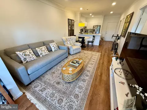 3021 Nicosh Cir #1406, Falls Church, VA 22042