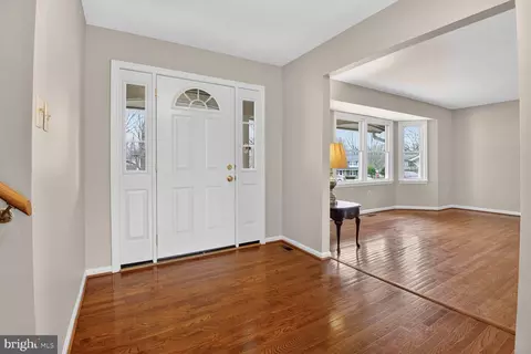 Entry Way - 7140 Hamor Ln, Springfield, VA 22153 photo 1 of 2