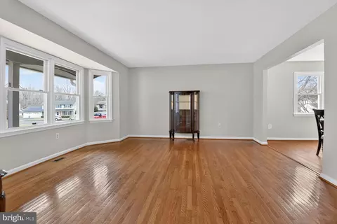 Living - 7140 Hamor Ln, Springfield, VA 22153 photo 1 of 8