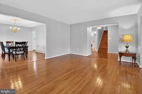 Living - 7140 Hamor Ln, Springfield, VA 22153 photo 3 of 8