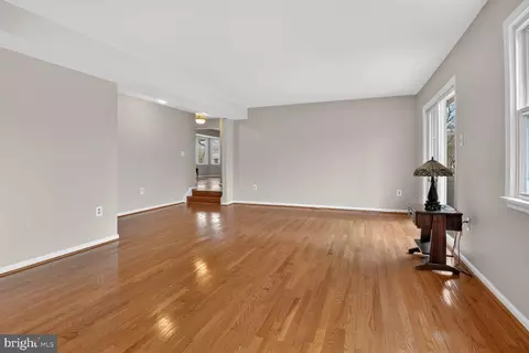 Living - 7140 Hamor Ln, Springfield, VA 22153 photo 4 of 8