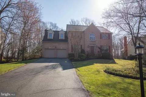 5925 Pocol Dr, Clifton, VA 20124