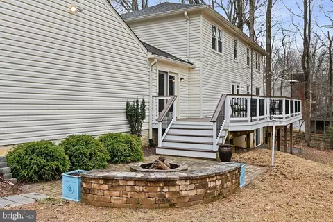 Exterior - 11202 Cranbrook Ln, Oakton, VA 22124 photo 5 of 8