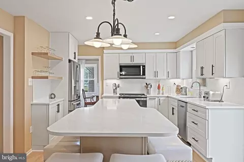 Kitchen - 11202 Cranbrook Ln, Oakton, VA 22124 photo 2 of 5