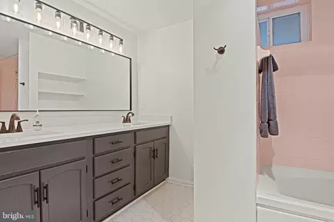 Bath - 11202 Cranbrook Ln, Oakton, VA 22124 photo 7 of 7