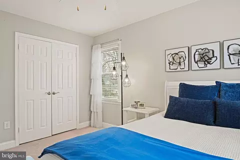 Bedroom - 11202 Cranbrook Ln, Oakton, VA 22124 photo 6 of 10