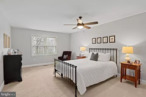 Bedroom - 11202 Cranbrook Ln, Oakton, VA 22124 photo 1 of 10