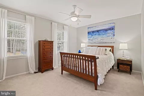 Bedroom - 11202 Cranbrook Ln, Oakton, VA 22124 photo 7 of 10