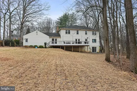 Exterior - 11202 Cranbrook Ln, Oakton, VA 22124 photo 6 of 8