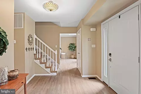 Entry Way - 11202 Cranbrook Ln, Oakton, VA 22124 photo 2 of 7