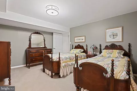 Bedroom - 11202 Cranbrook Ln, Oakton, VA 22124 photo 10 of 10