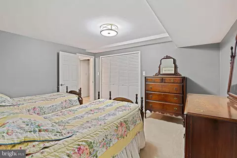 Bedroom - 11202 Cranbrook Ln, Oakton, VA 22124 photo 9 of 10