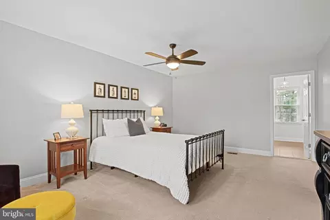 Bedroom - 11202 Cranbrook Ln, Oakton, VA 22124 photo 2 of 10
