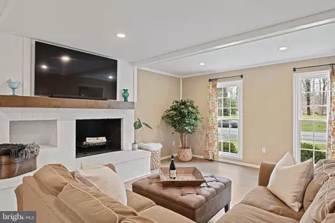 Living - 11202 Cranbrook Ln, Oakton, VA 22124 photo 3 of 3