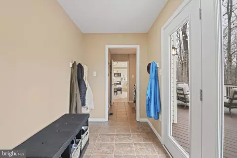 Entry Way - 11202 Cranbrook Ln, Oakton, VA 22124 photo 3 of 7