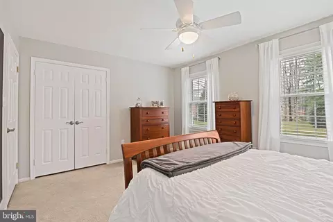 Bedroom - 11202 Cranbrook Ln, Oakton, VA 22124 photo 8 of 10
