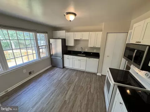 7918 Edinburgh Dr, Springfield, VA 22153 photo 14