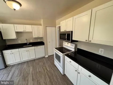7918 Edinburgh Dr, Springfield, VA 22153 photo 17