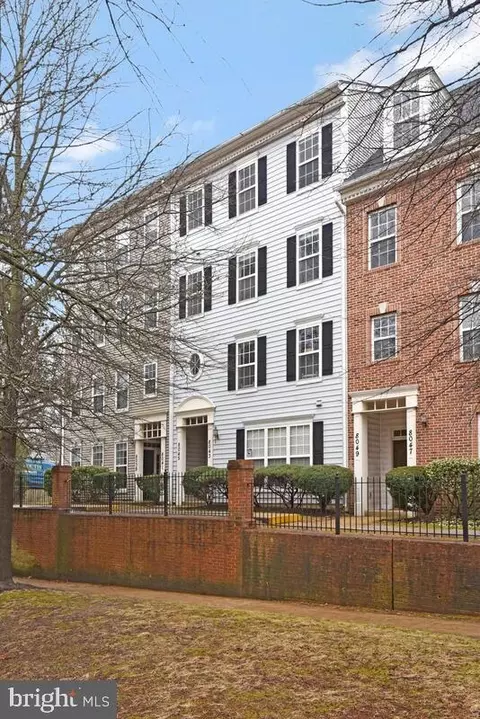 8045 Gatehouse Rd #17, Falls Church, VA 22042