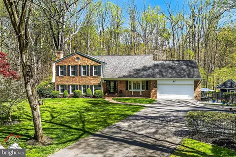 6221 Ballsford Dr, Fairfax Station, VA 22039