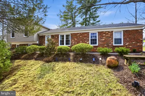 13501 King Charles Dr, Chantilly, VA 20151