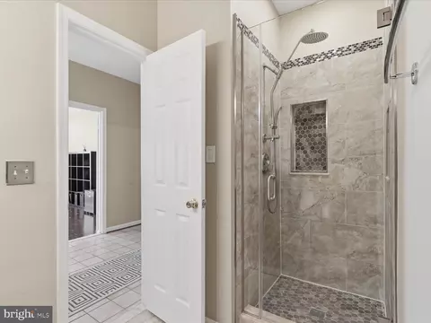 Bath - 13480 Stanton Pl, Herndon, VA 20171 photo 2 of 4