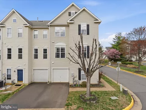 Exterior - 13480 Stanton Pl, Herndon, VA 20171 photo 3 of 7