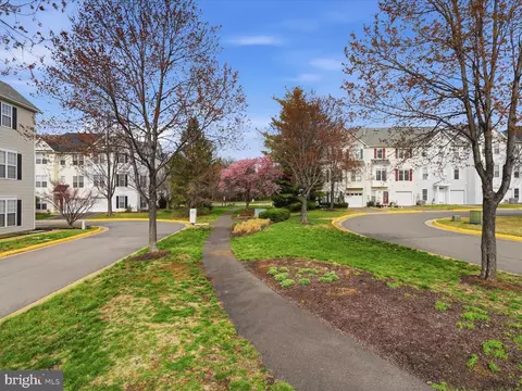 Exterior - 13480 Stanton Pl, Herndon, VA 20171 photo 5 of 7
