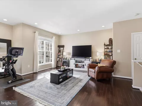 Living - 13480 Stanton Pl, Herndon, VA 20171 photo 3 of 5