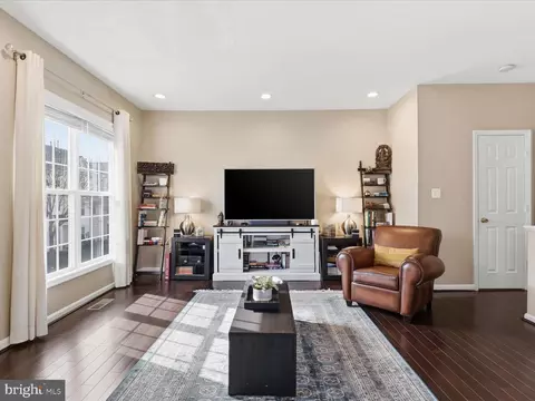 Living - 13480 Stanton Pl, Herndon, VA 20171 photo 4 of 5