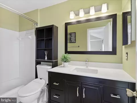 Bath - 13480 Stanton Pl, Herndon, VA 20171 photo 3 of 4