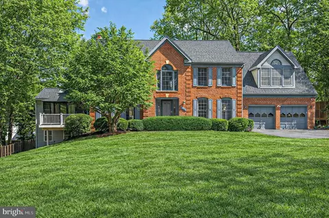 8301 Kings Ridge Ct, Springfield, VA 22153