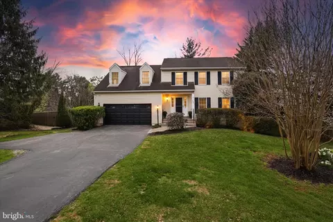 1808 Clovermeadow Dr, Vienna, VA 22182