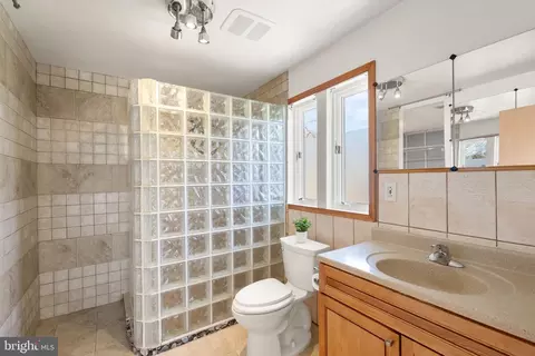 Bath - 8737 Redman St, Springfield, VA 22153 photo 1 of 4